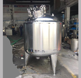 Tanque de bebida de leche de jugo sanitario personalizado de 1000 galones con tanque de almacenamiento de acero inoxidable líquido de rueda 