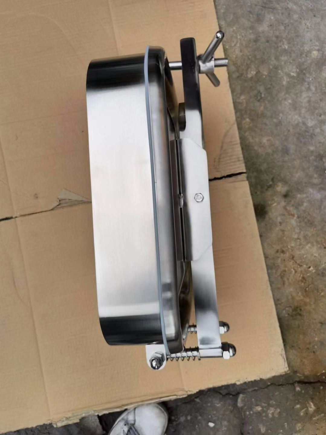 Bocas de acceso rectangulares de acero inoxidable 304 de 8 mm de espesor con un brazo que se cruza